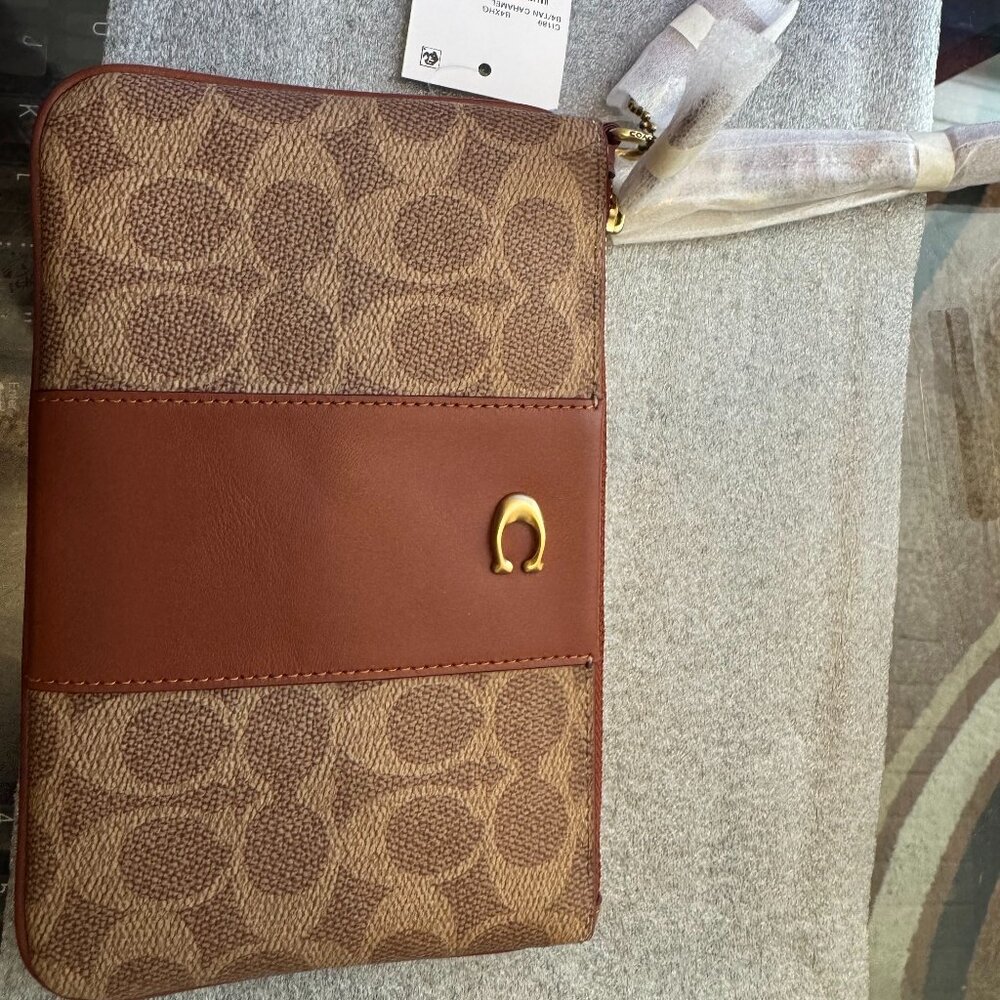 COACH Women's Signature Canvas Wristlet